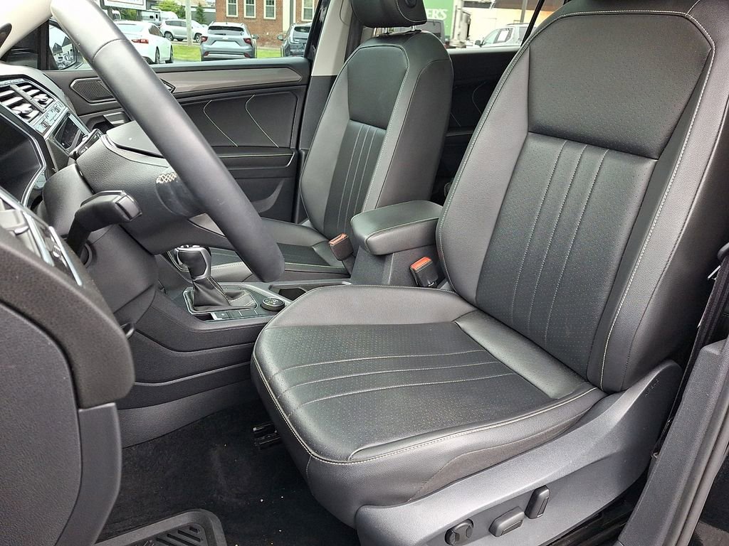 Used 2022 Volkswagen Tiguan SE AWD/4WD image 12