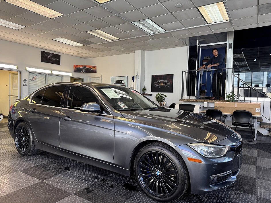 Used 2014 BMW 335i Sedan w/ Technology Package RWD image 3