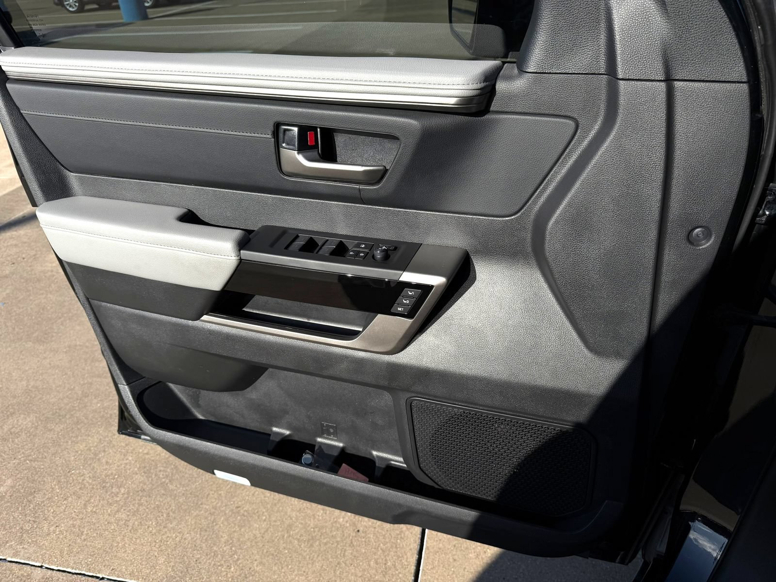 Used 2024 Toyota Tundra Limited AWD/4WD image 27