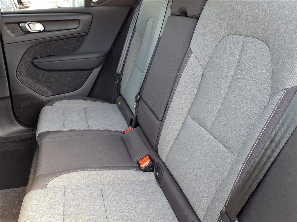 Used 2024 Volvo XC40 B5 Core image 7