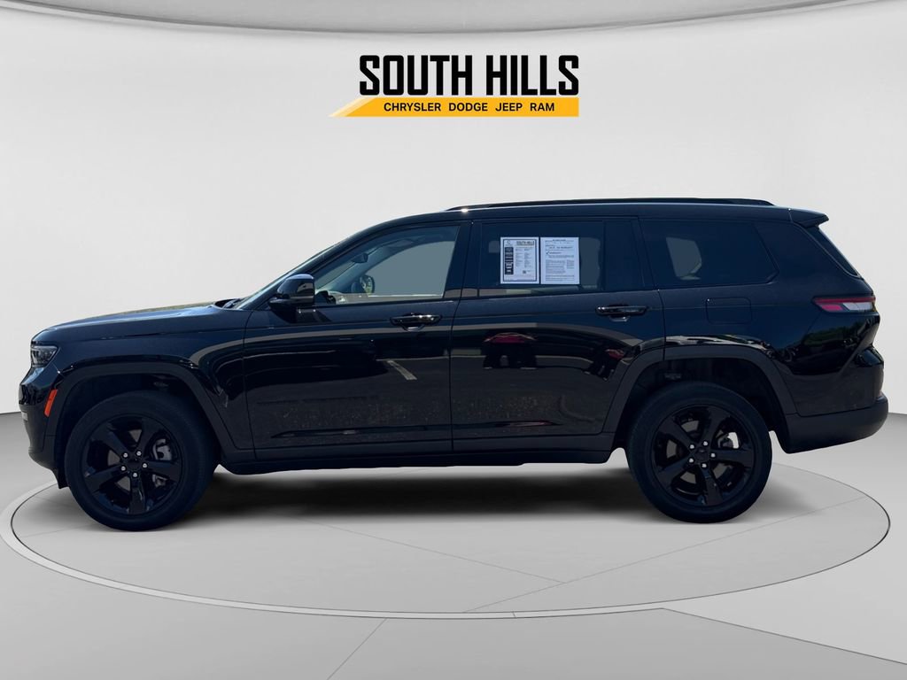 Used 2023 Jeep Grand Cherokee L Limited w/ Black Appearance Package AWD/4WD image 2