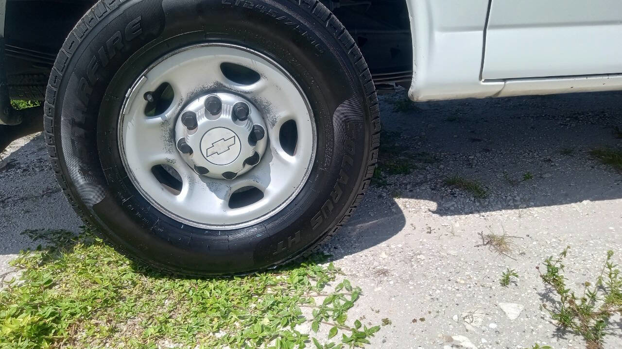 Used 2018 Chevrolet Express 2500 w/ Driver Convenience Package image 19