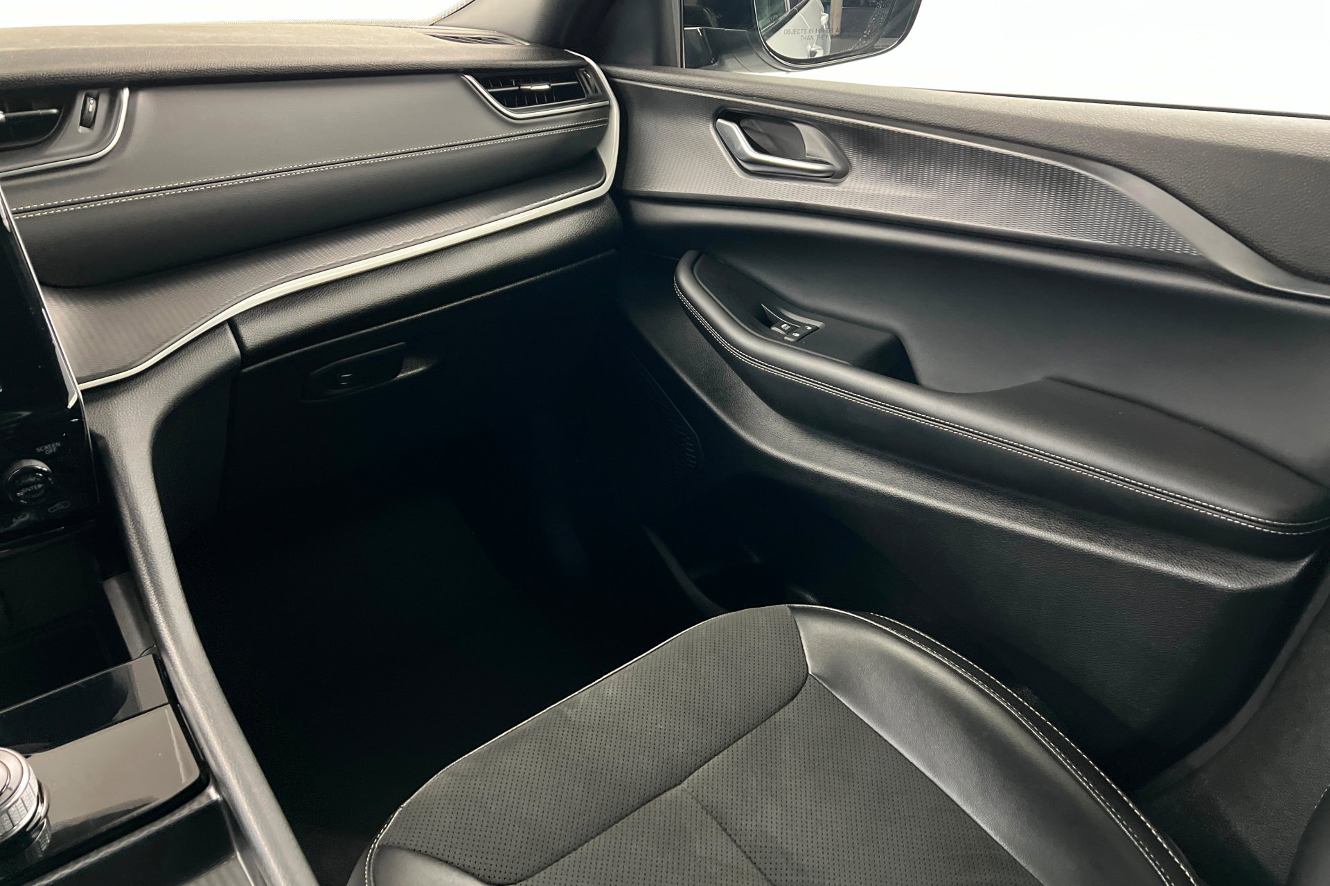 Used 2024 Jeep Grand Cherokee L Laredo image 11