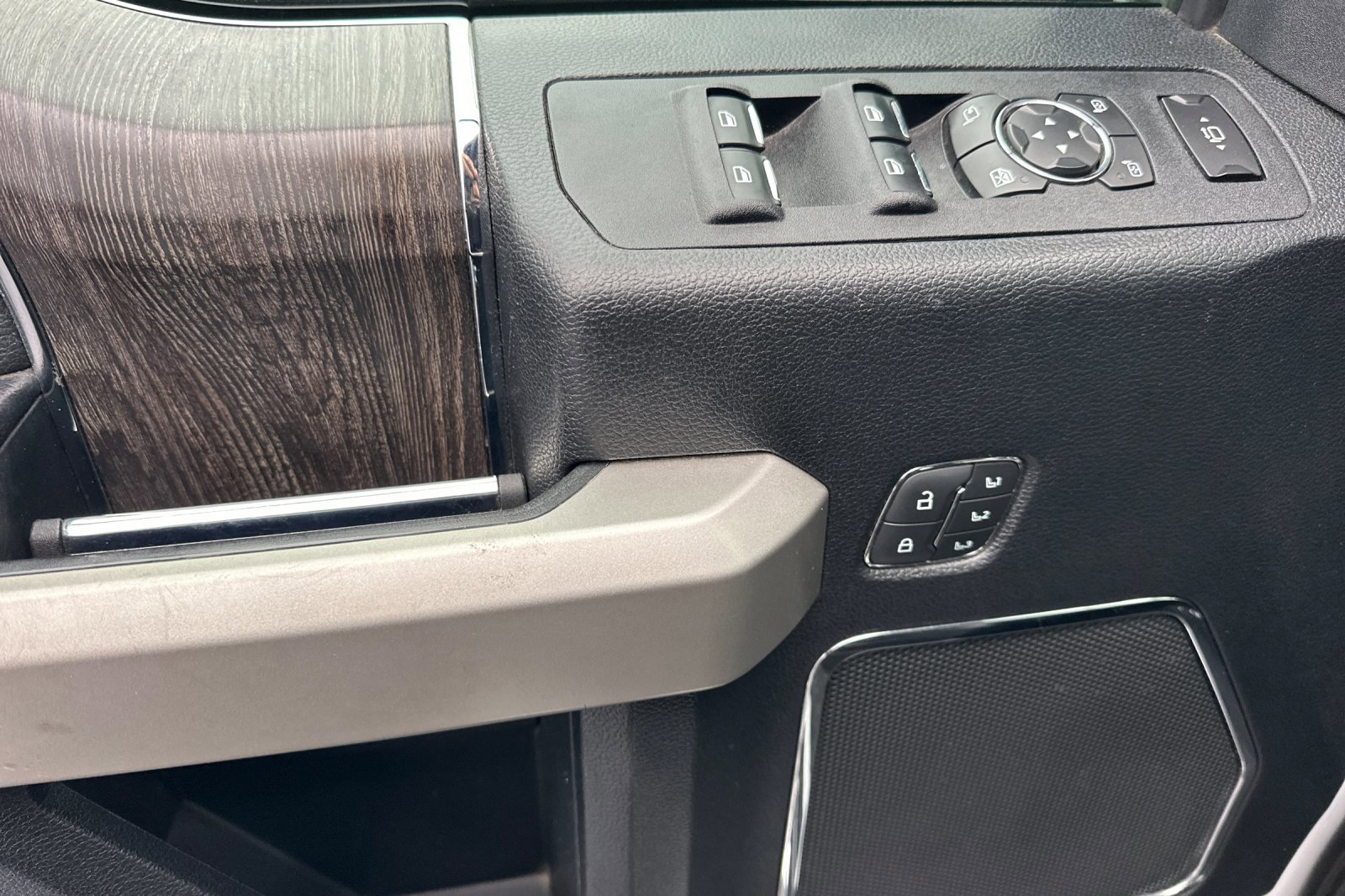 Used 2020 Ford F250 Lariat w/ Lariat Value Package image 11