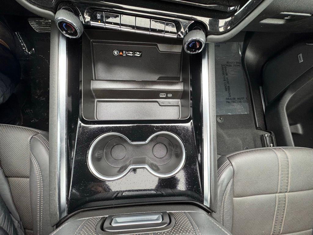 Used 2025 Chevrolet Suburban High Country image 27