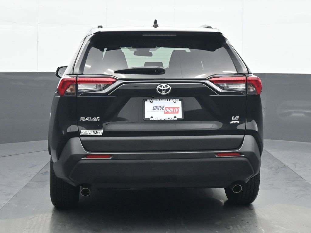 Used 2019 Toyota RAV4 LE image 5