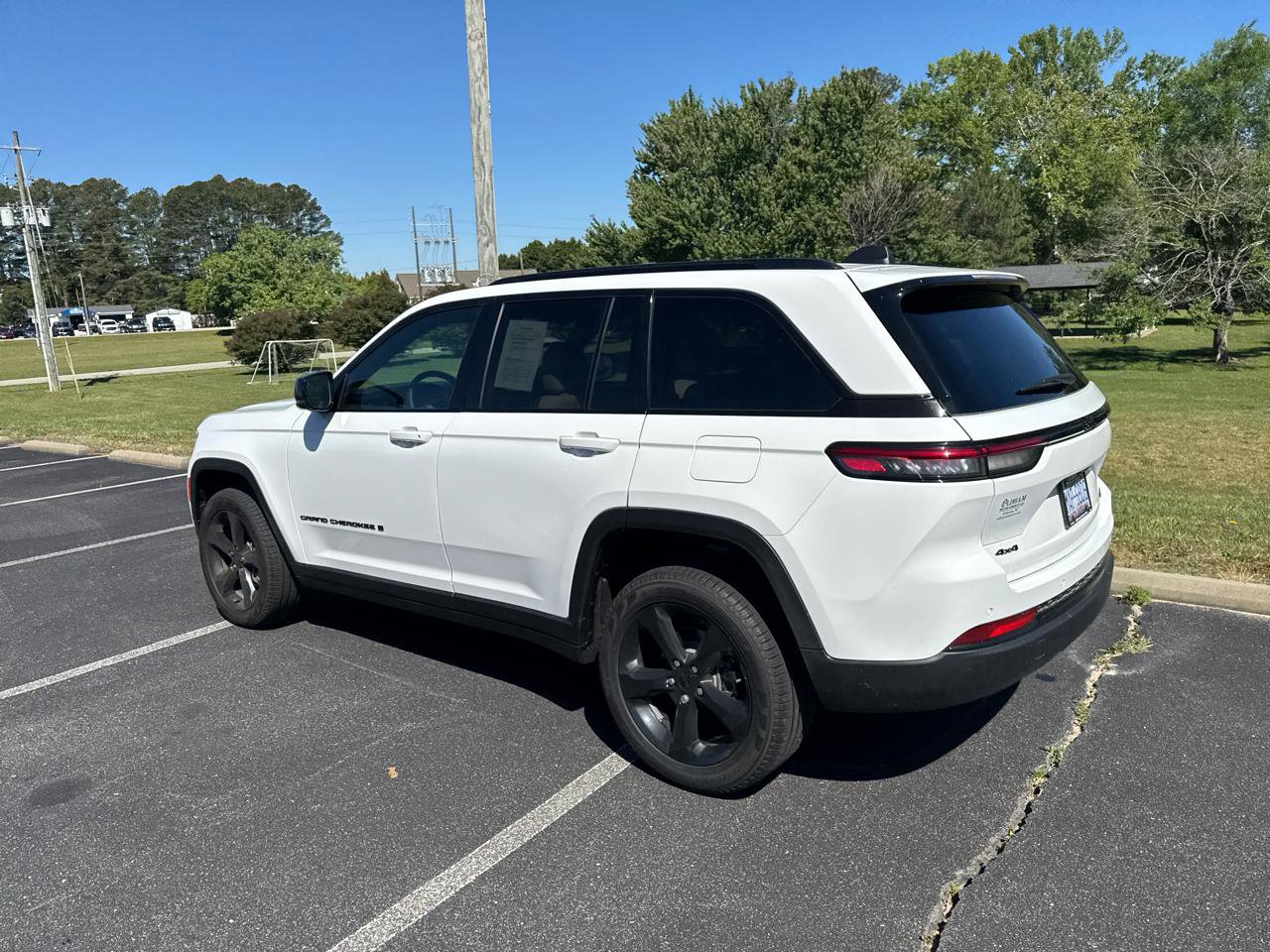 Used 2025 Jeep Grand Cherokee Limited w/ Black Appearance Package AWD/4WD image 9