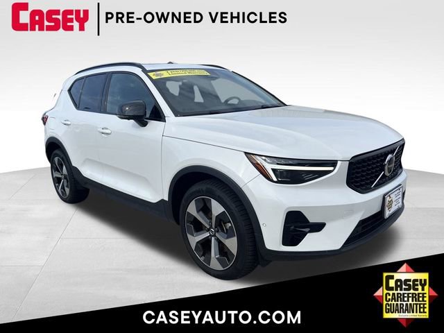 Used 2023 Volvo XC40 B5 Ultimate image 1