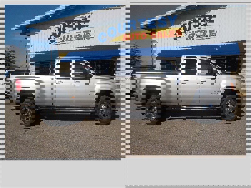 Used 2009 GMC Sierra 3500 SLT w/ SLT Convenience Package image 11