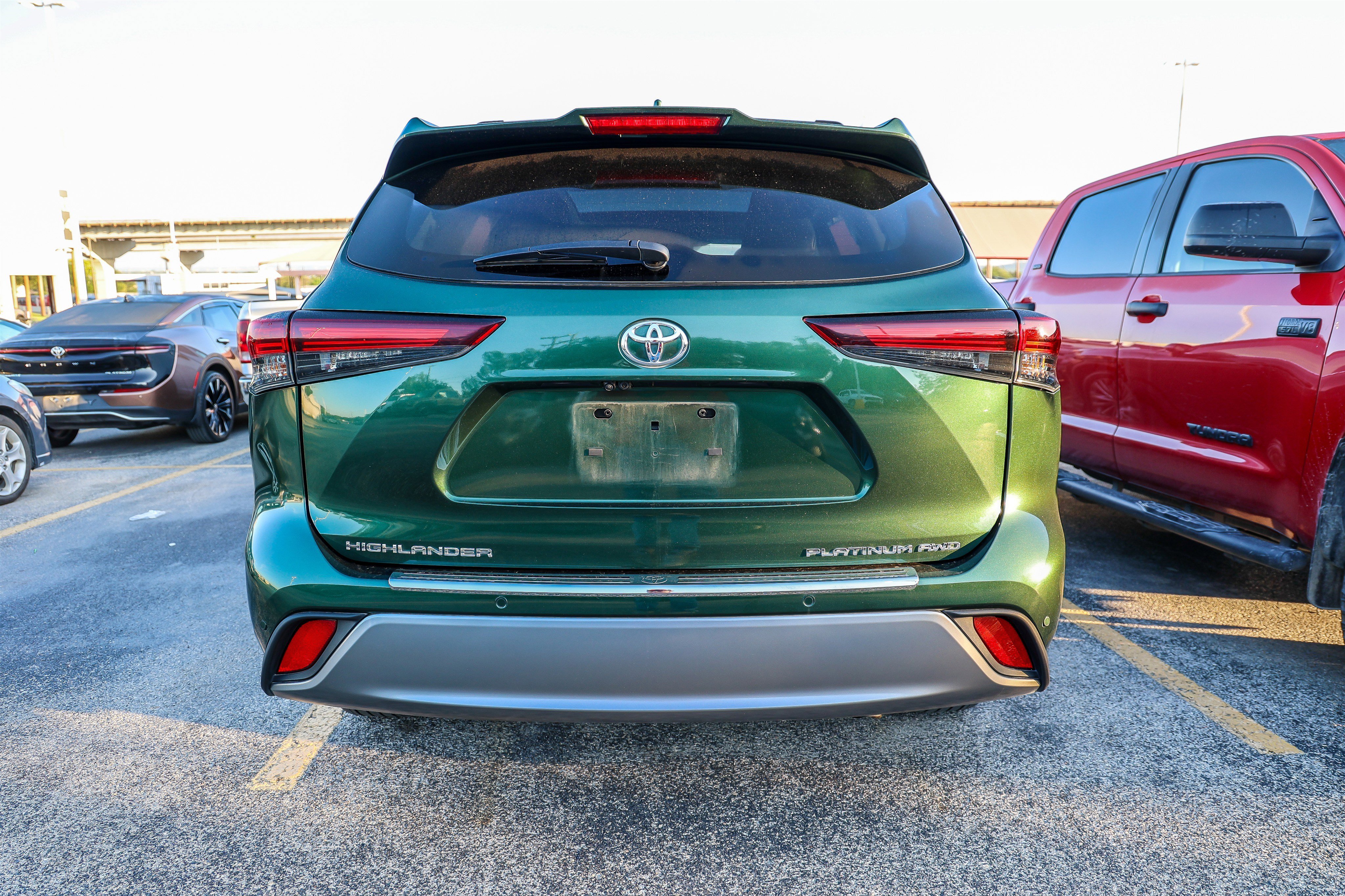 Used 2025 Toyota Highlander Platinum AWD/4WD image 9