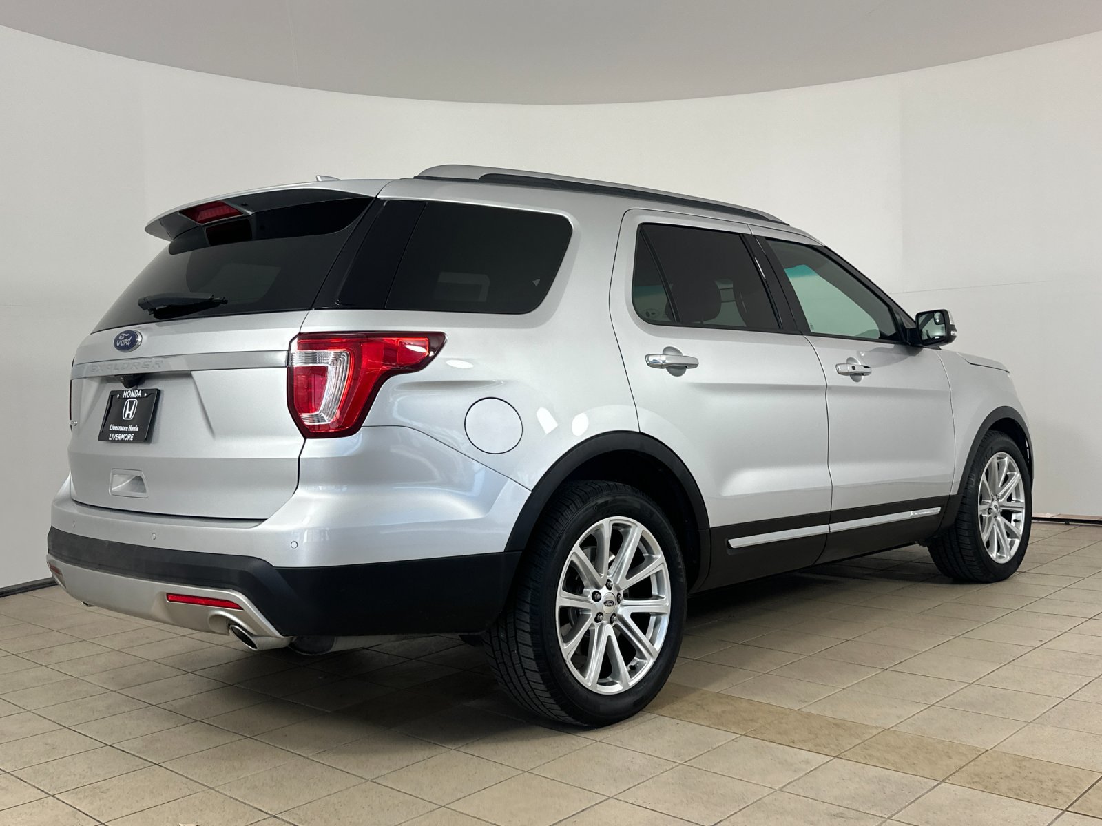 Used 2016 Ford Explorer Limited FWD image 6