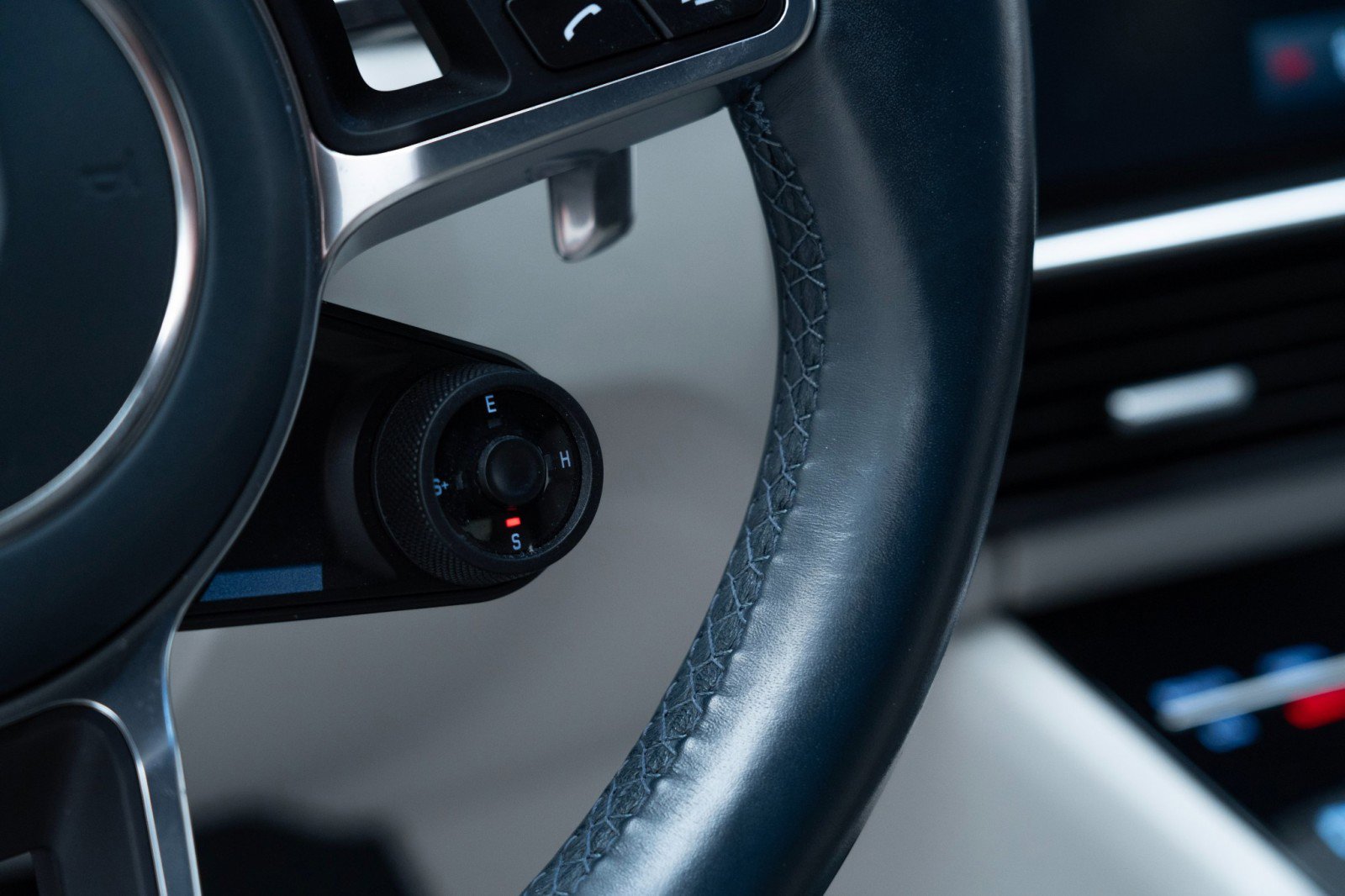 Certified 2022 Porsche Cayenne E-Hybrid image 28