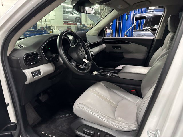Used 2025 Honda Pilot EX-L image 3
