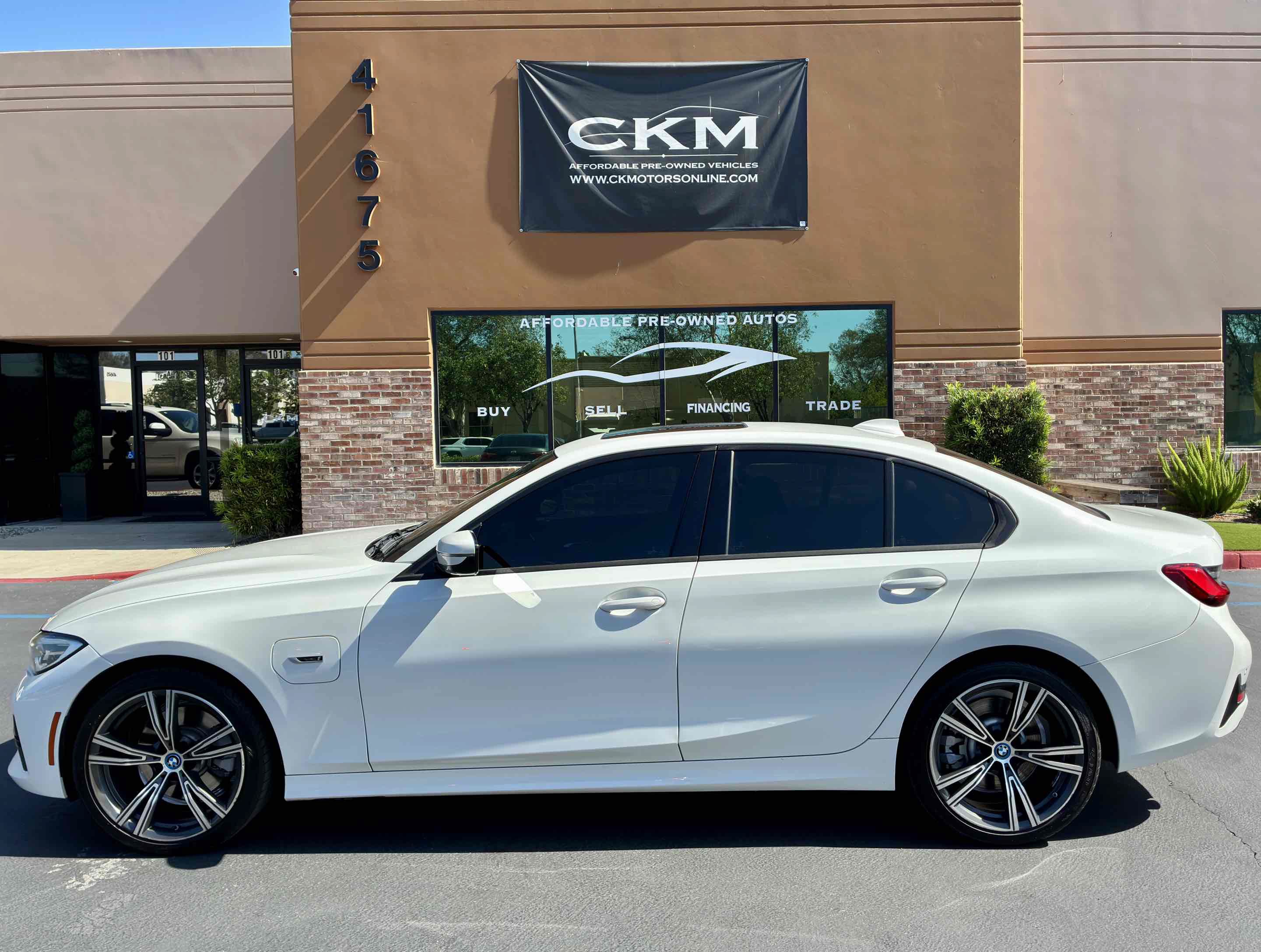 Used 2022 BMW 330e w/ Driving Assistance Package RWD image 3