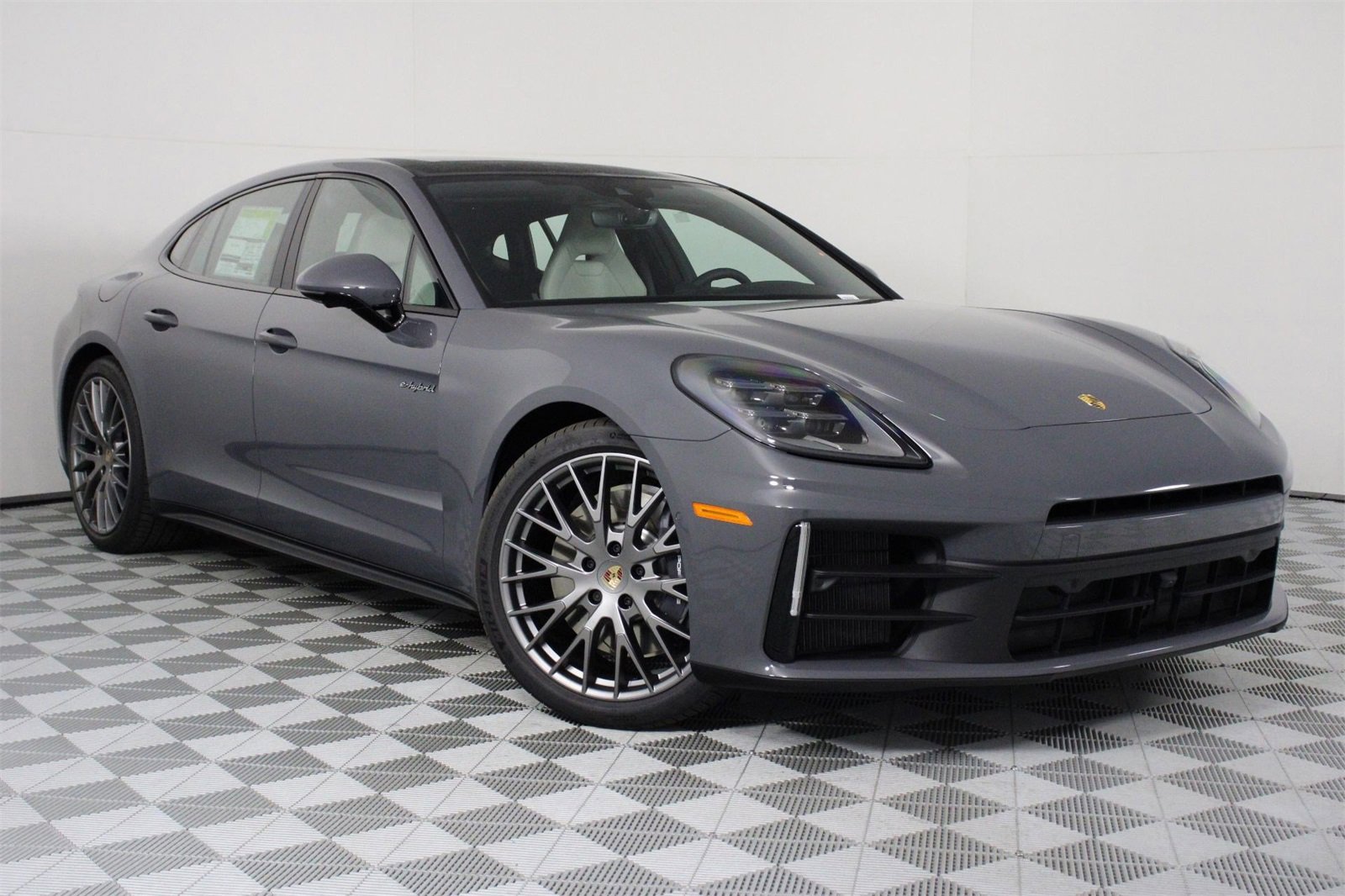 New 2026 Porsche Panamera 4 image 9