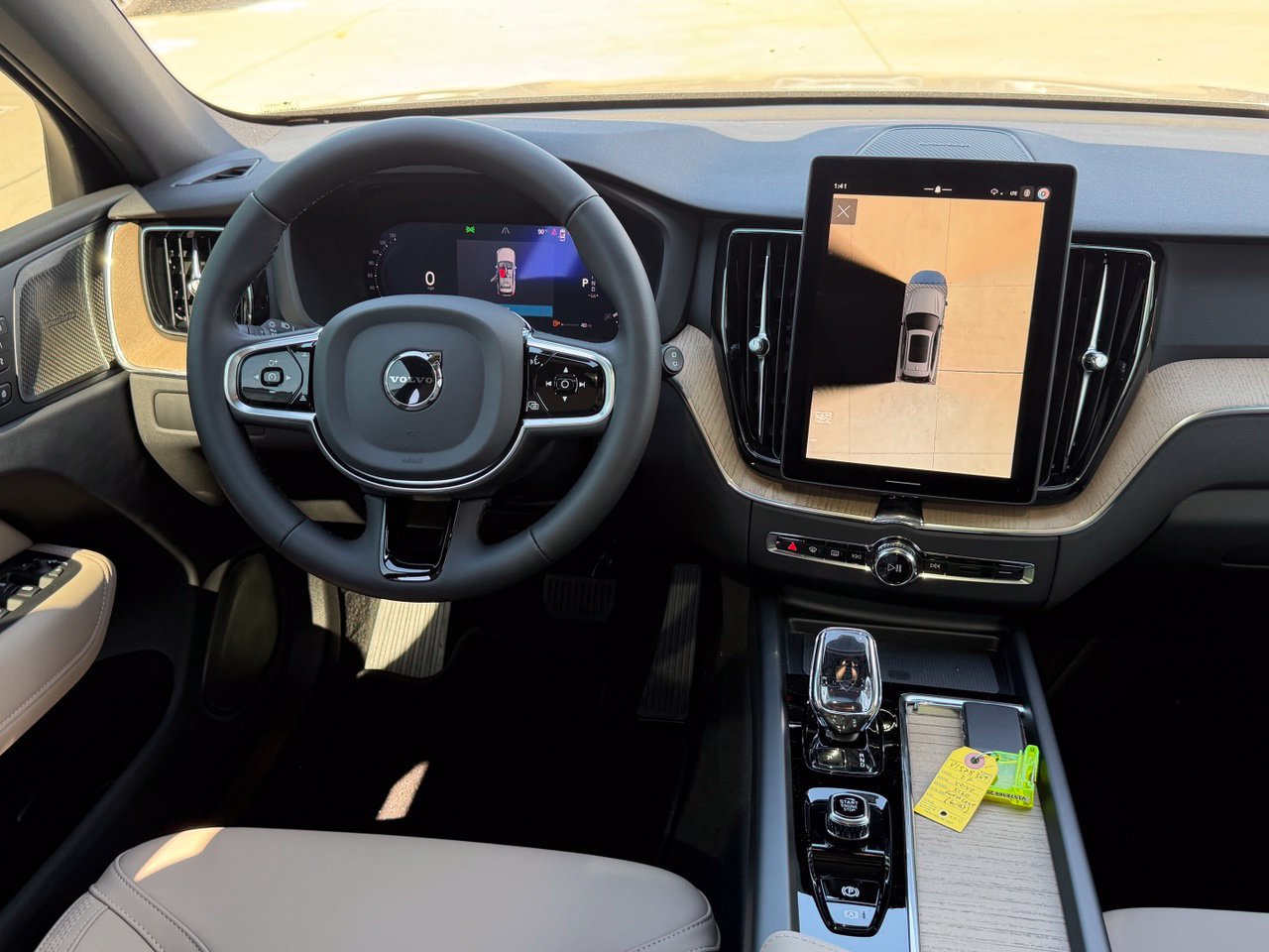New 2027 Volvo XC60 B5 Plus AWD/4WD image 12