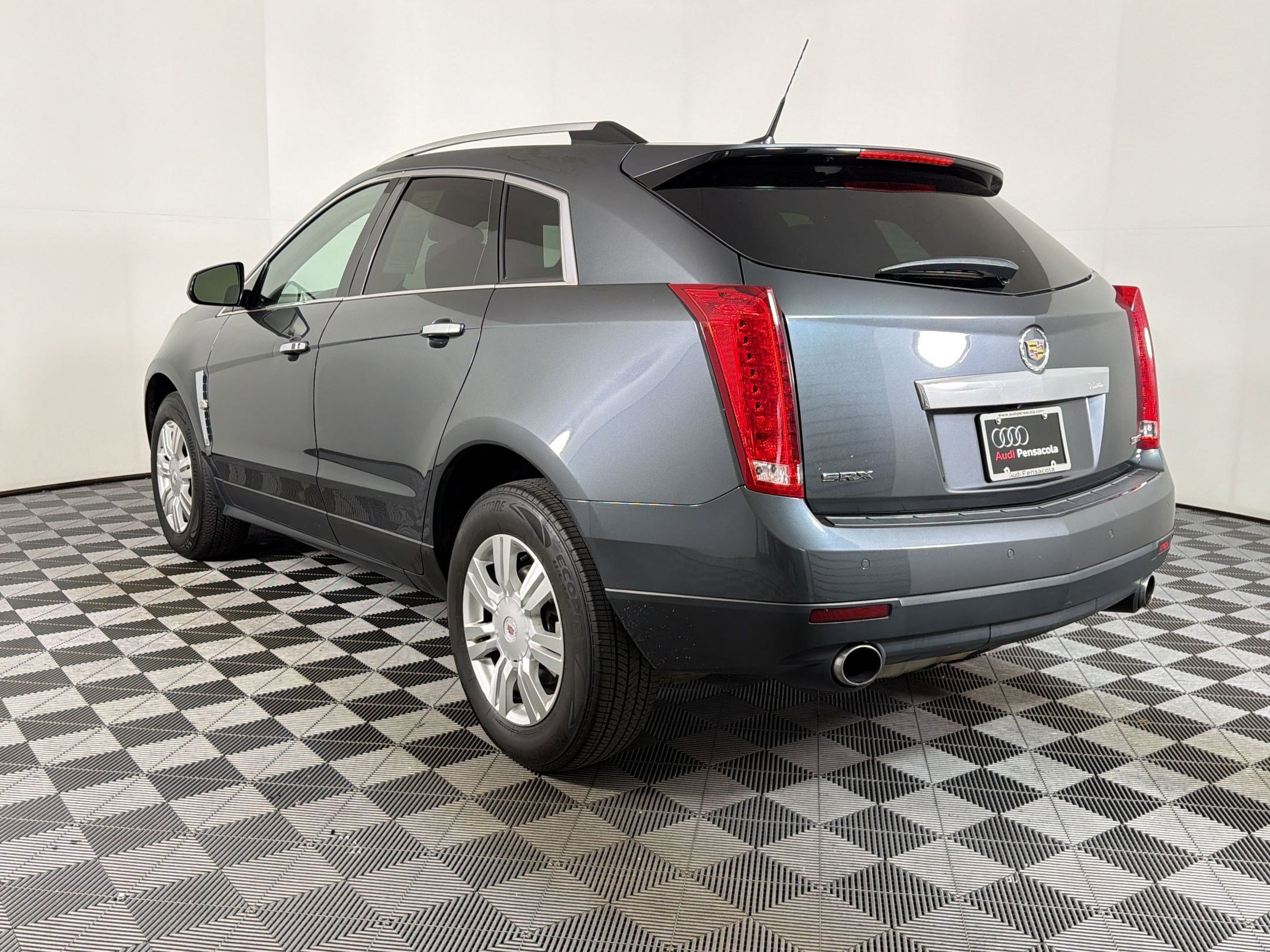 Used 2012 Cadillac SRX Luxury image 3