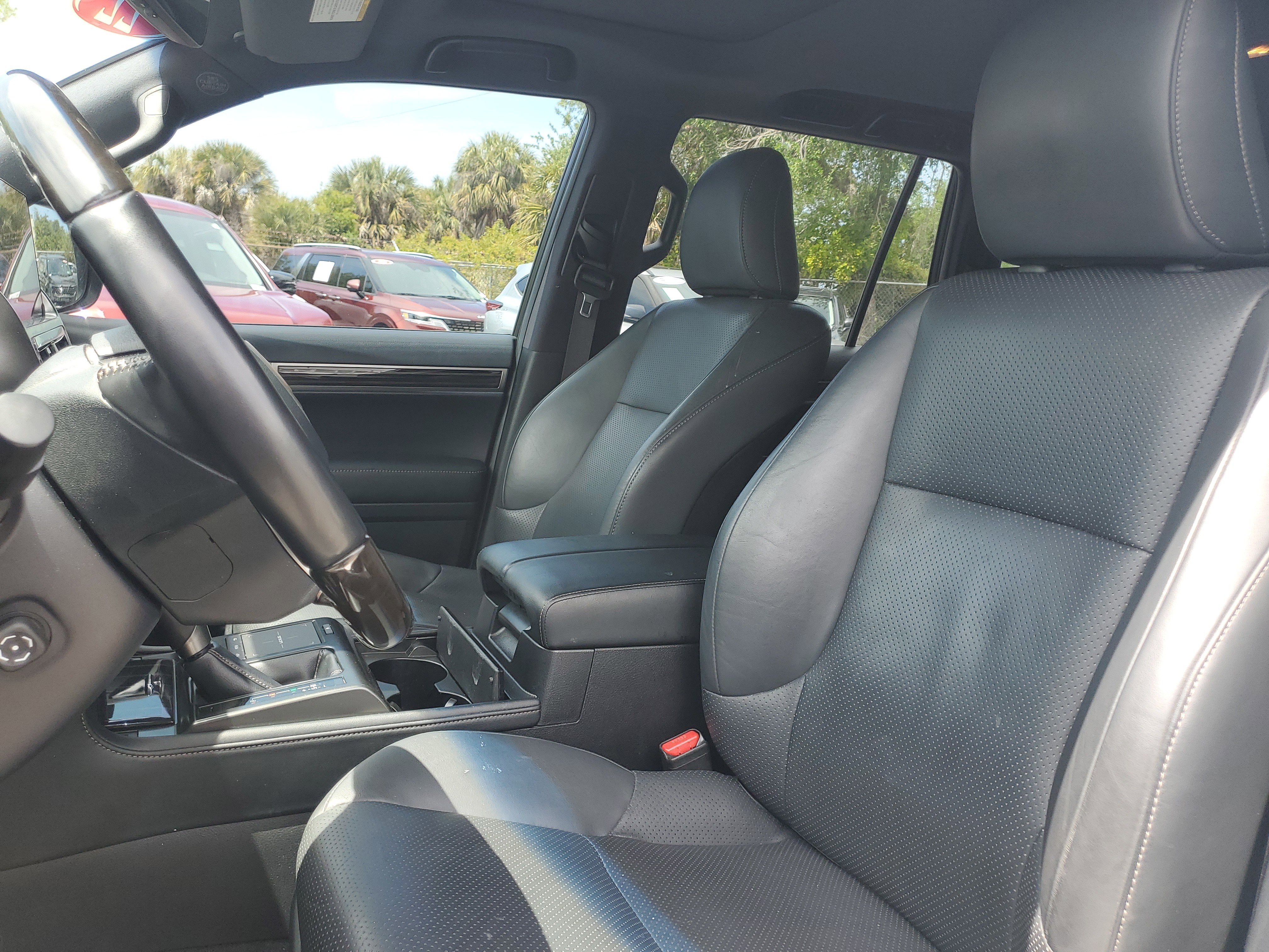 Used 2022 Lexus GX 460 Luxury w/ Accessory Package image 15