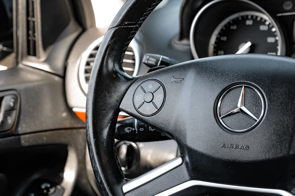 Used 2011 Mercedes-Benz GL 320 BlueTEC 4MATIC image 16