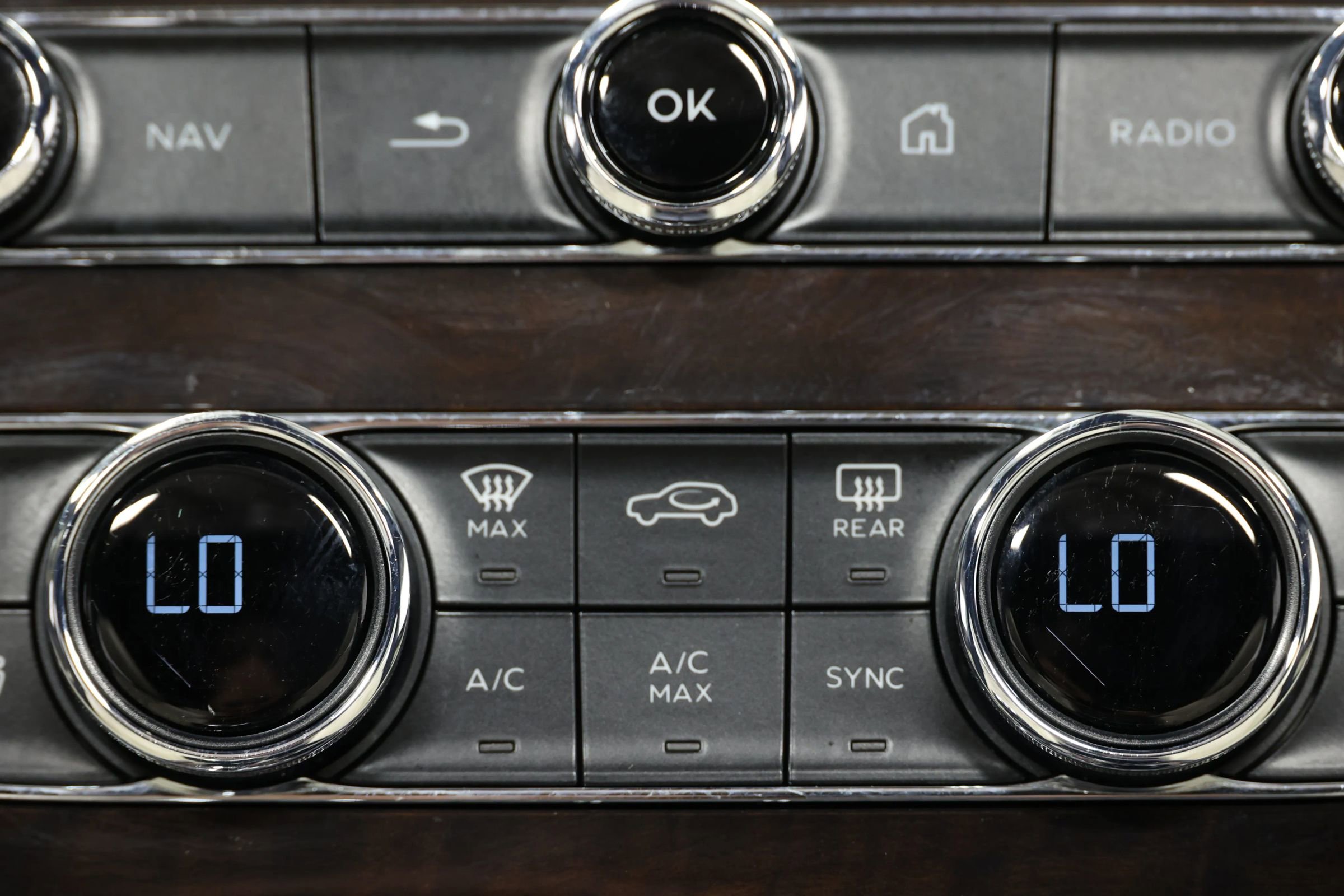 Used 2022 Bentley Bentayga image 49