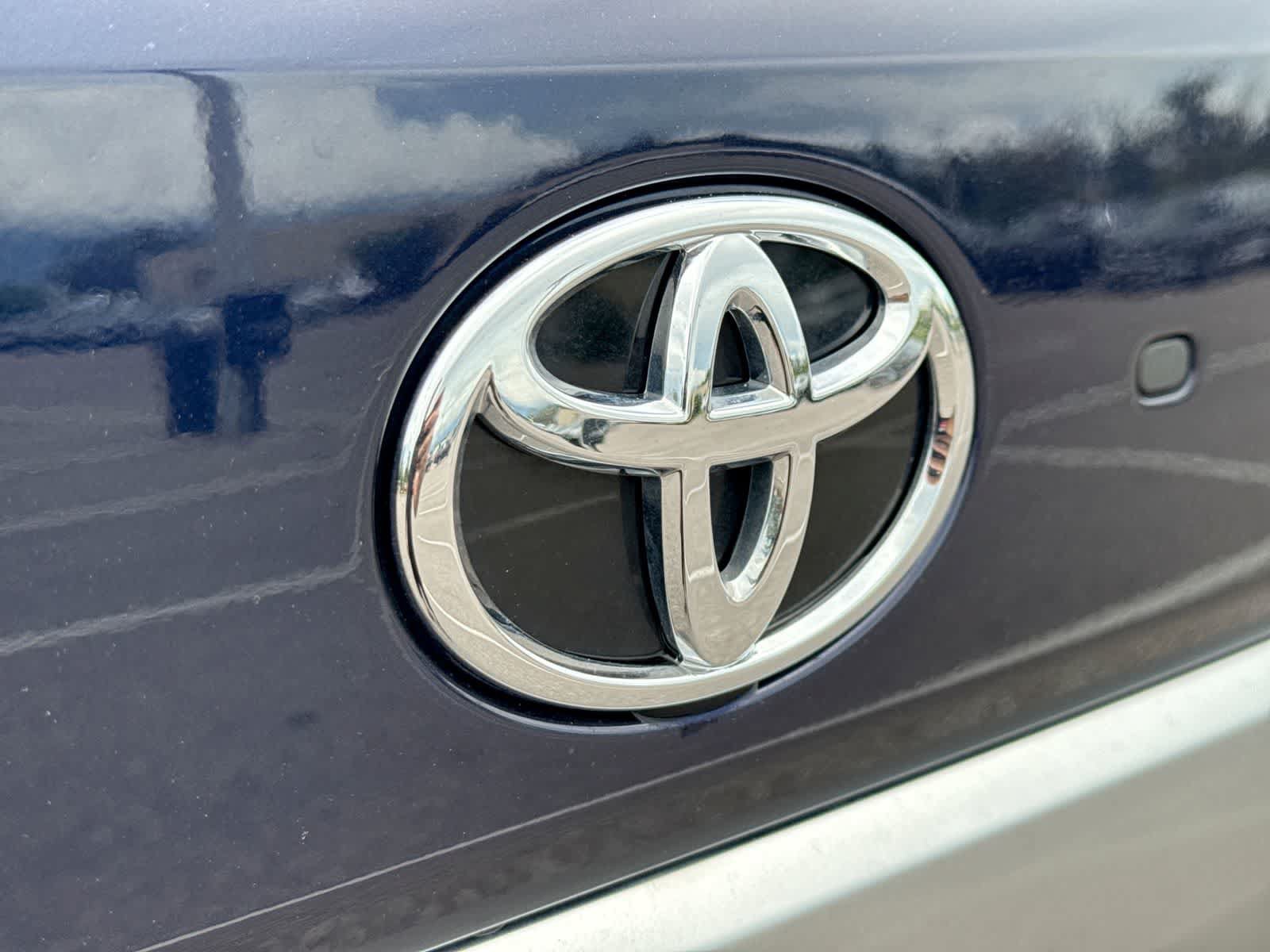 Used 2025 Toyota Sequoia Capstone AWD/4WD image 18