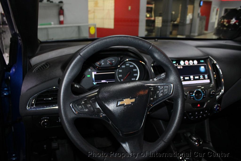 Used 2018 Chevrolet Cruze LT w/ Sun And Sound Package image 13