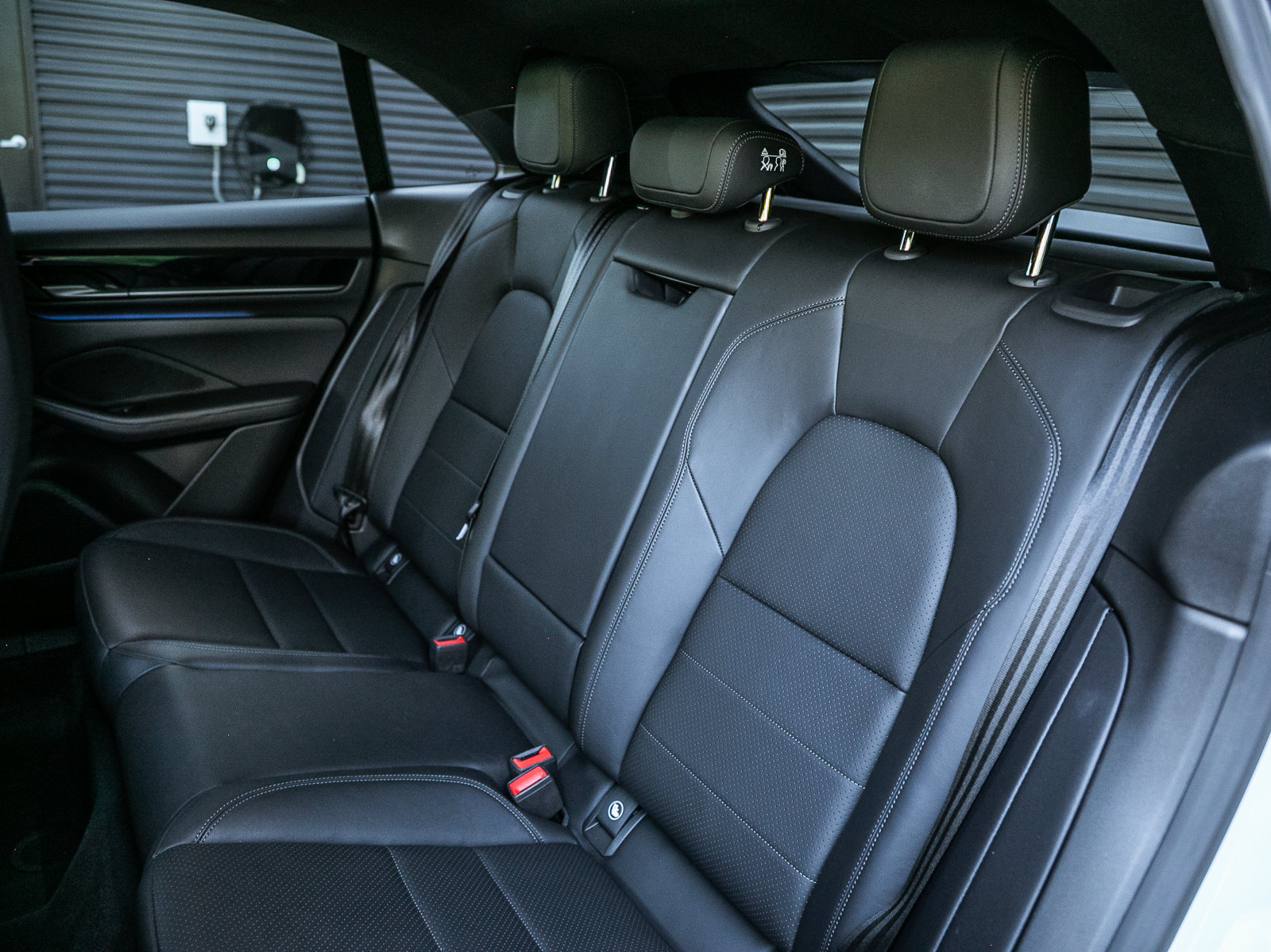 Certified 2025 Porsche Macan Electric RWD image 14