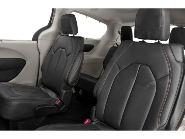 Used 2018 Chrysler Pacifica Touring-L Plus FWD image 11