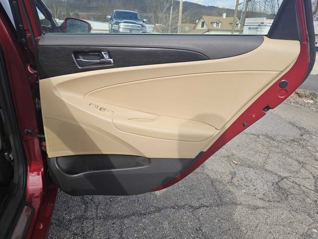 Used 2011 Hyundai Sonata Limited FWD image 5