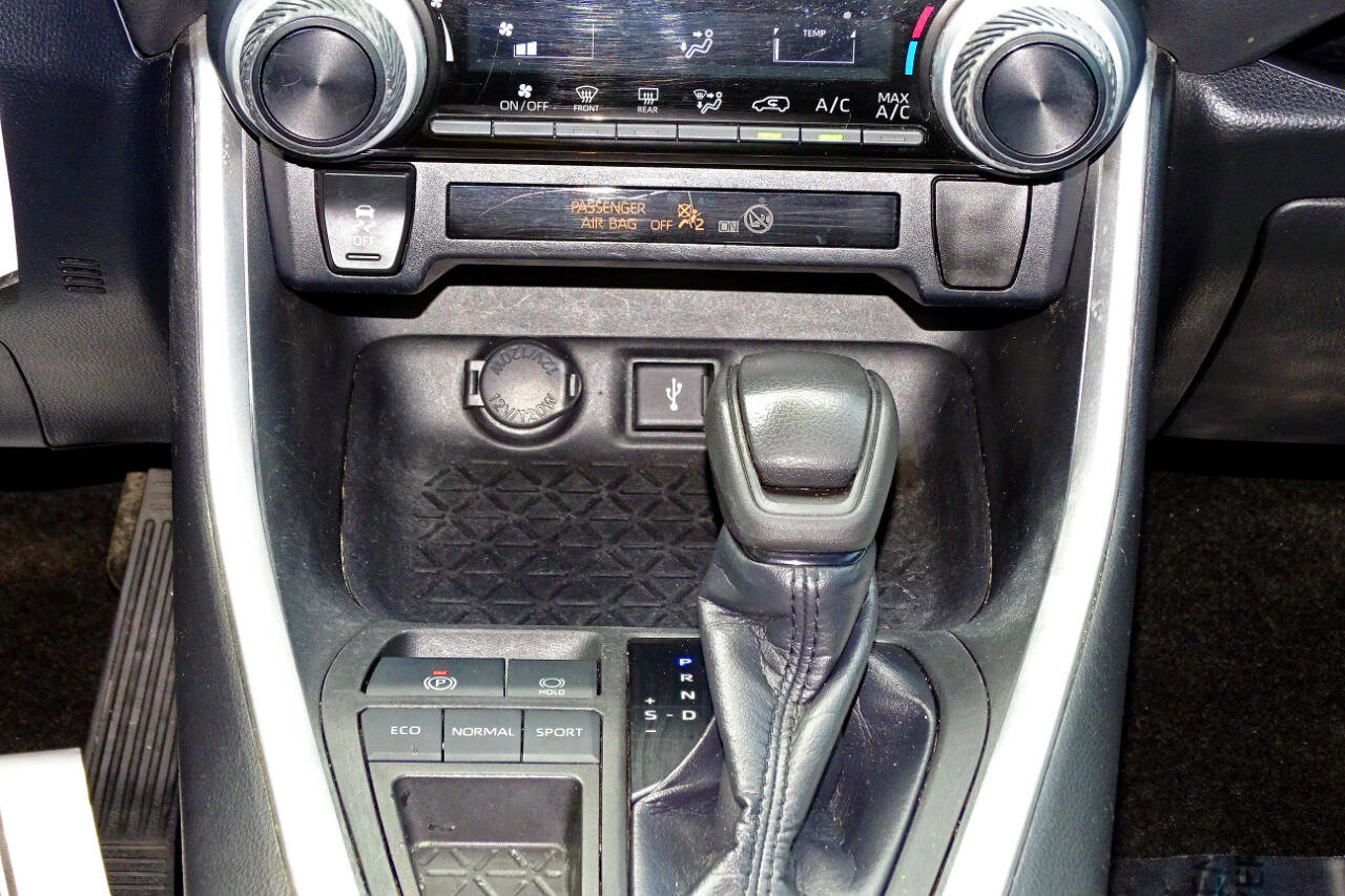 Used 2020 Toyota RAV4 LE image 19
