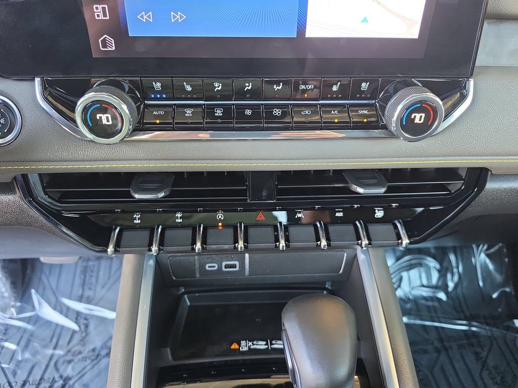 Certified 2025 Chevrolet Colorado ZR2 w/ Midnight Edition AWD/4WD image 17