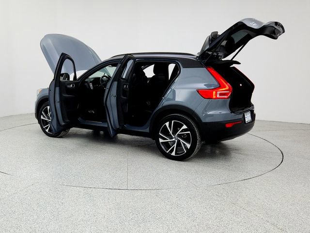 Certified 2022 Volvo XC40 T5 R-Design w/ Advanced Package image 12