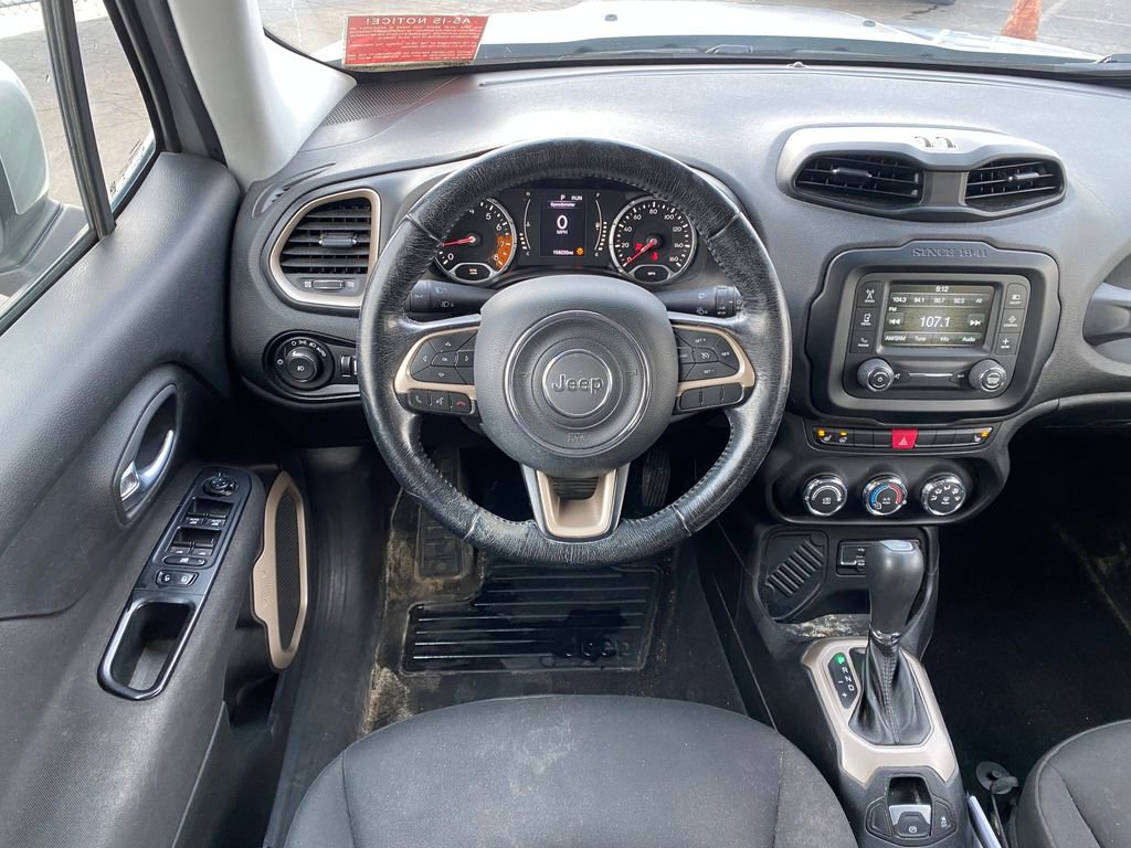 Used 2015 Jeep Renegade Latitude w/ Cold Weather Group FWD image 19