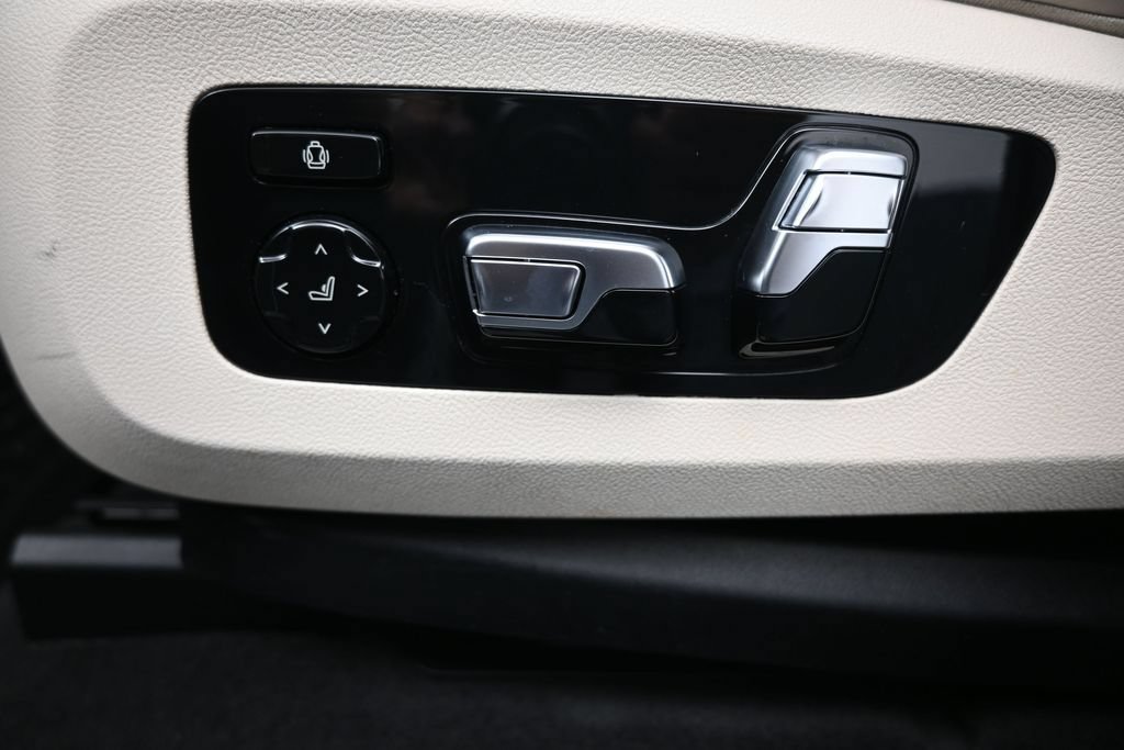 Used 2021 BMW X7 xDrive40i w/ M Sport Package AWD/4WD image 31