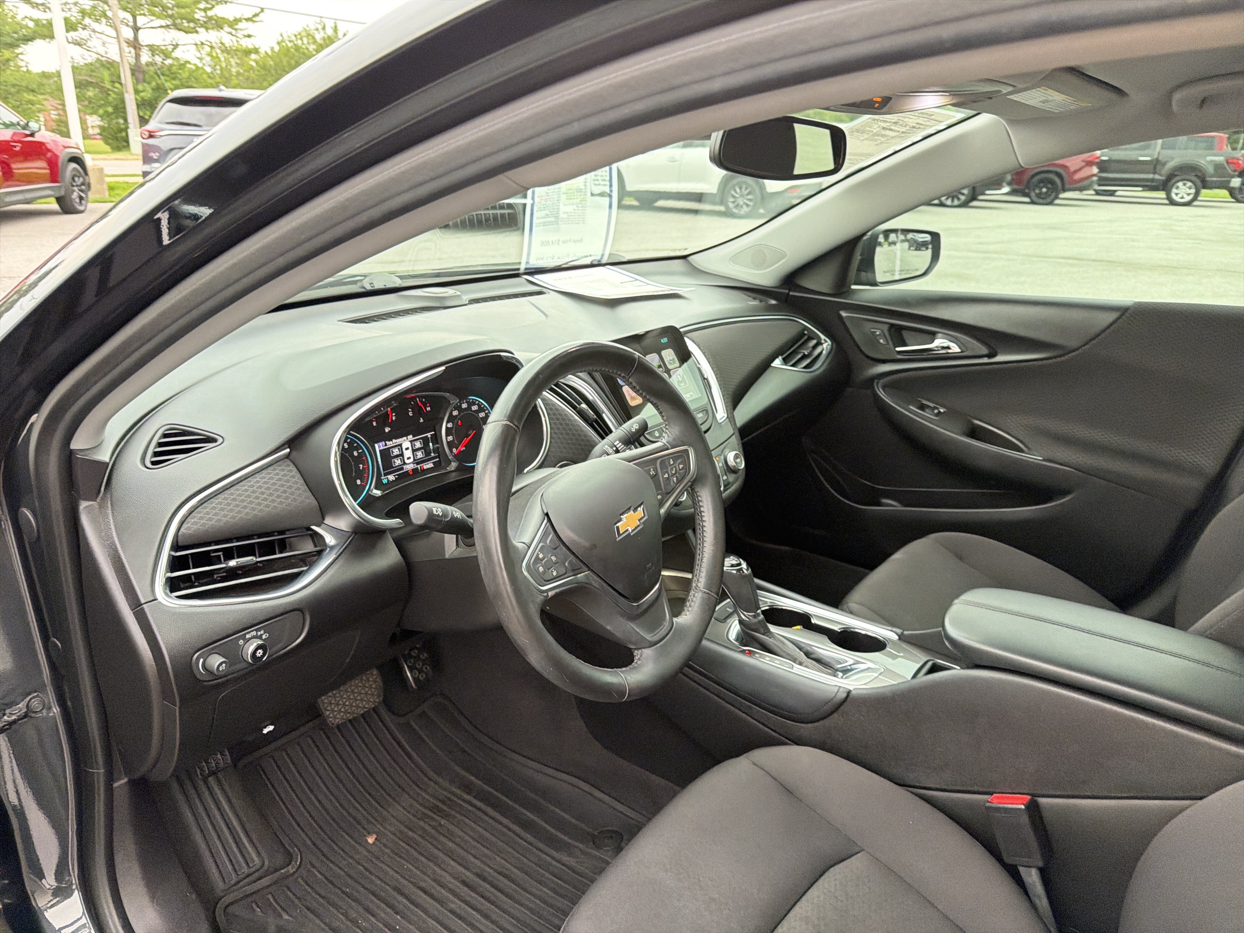 Used 2017 Chevrolet Malibu LT FWD image 19