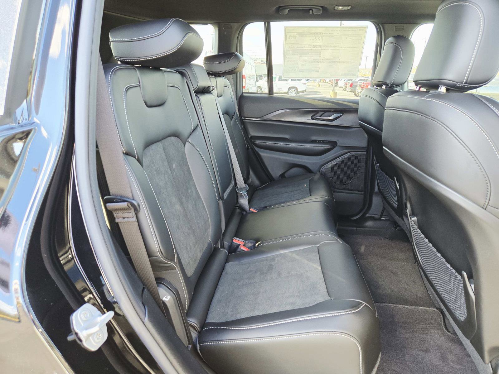 New 2025 Jeep Grand Cherokee Altitude image 15