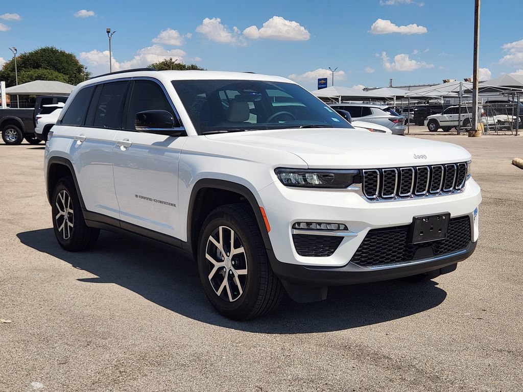 Used 2025 Jeep Grand Cherokee Limited w/ Trailer Tow Package AWD/4WD image 3