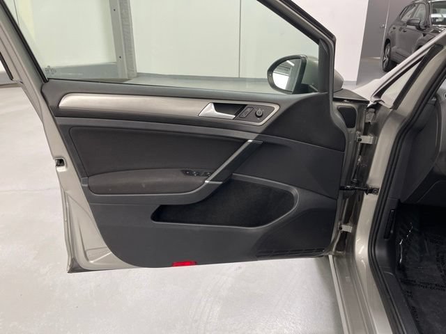 Used 2016 Volkswagen Golf S FWD image 25