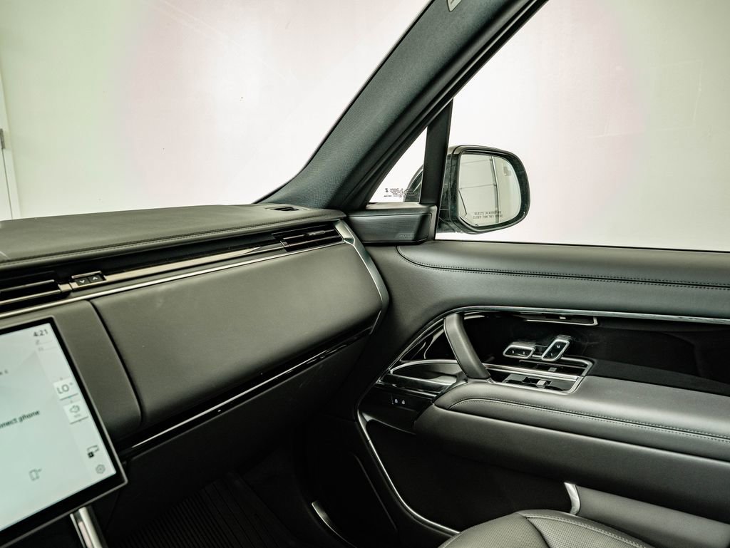 Certified 2025 Land Rover Range Rover Long Wheelbase SE AWD/4WD image 27