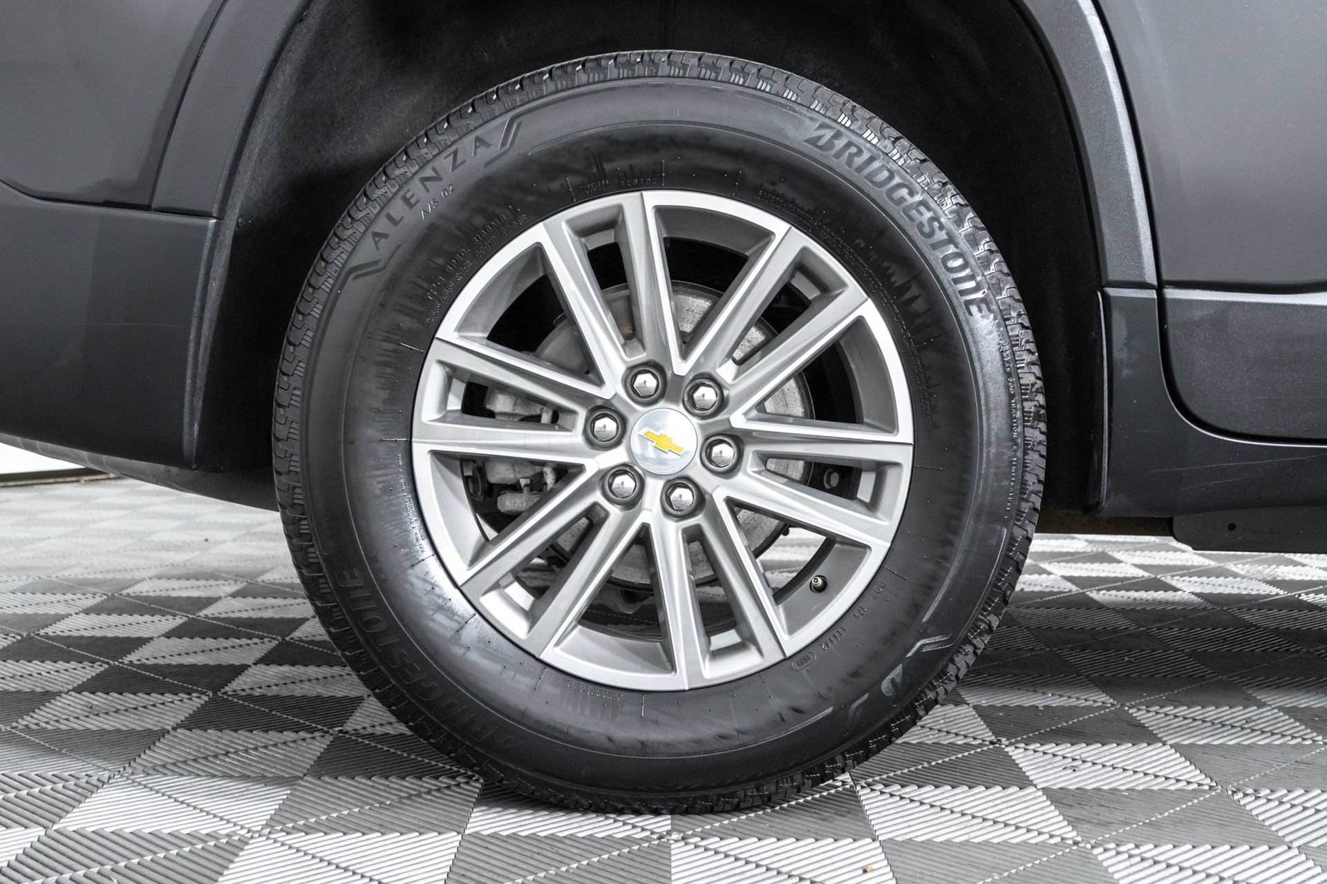 Used 2023 Chevrolet Traverse LT FWD image 43