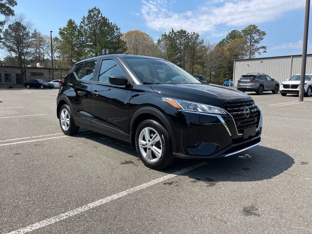 Certified 2025 Nissan Kicks Play S image 4