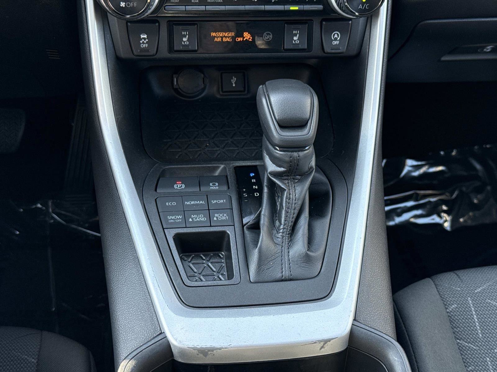 Used 2022 Toyota RAV4 XLE image 7