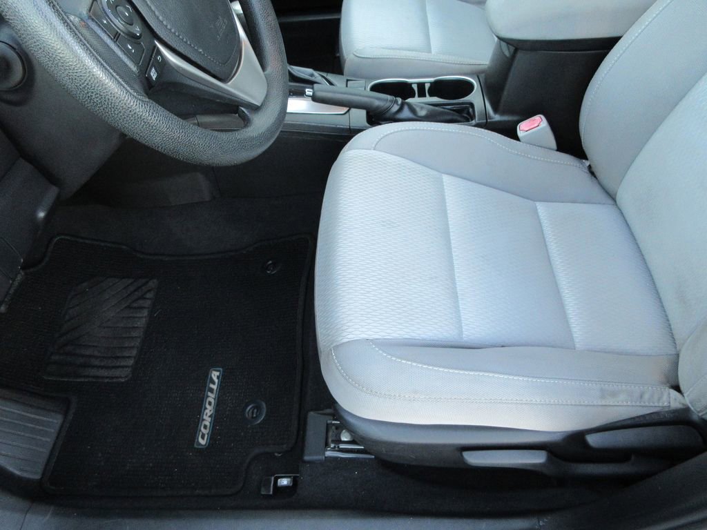 Used 2016 Toyota Corolla LE image 20