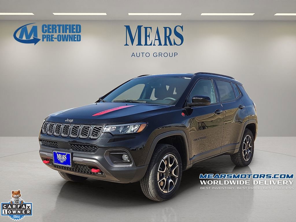 Used 2024 Jeep Compass Trailhawk image 1