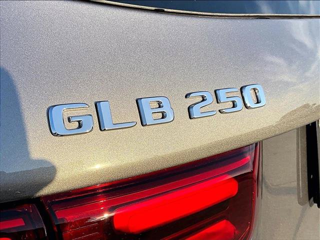 Used 2026 Mercedes-Benz GLB 250 4MATIC image 28