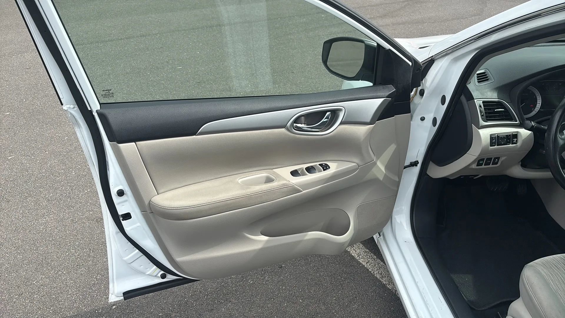 Used 2015 Nissan Sentra SV image 24