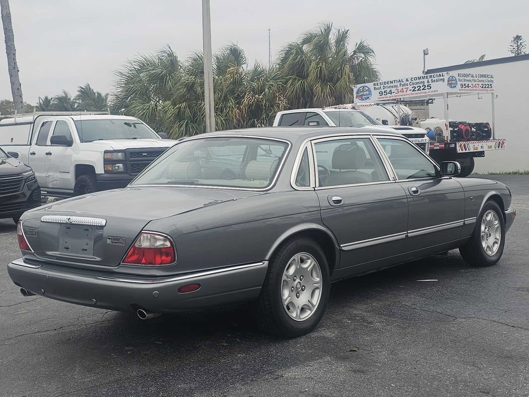 Used 2003 Jaguar XJ8 L image 8