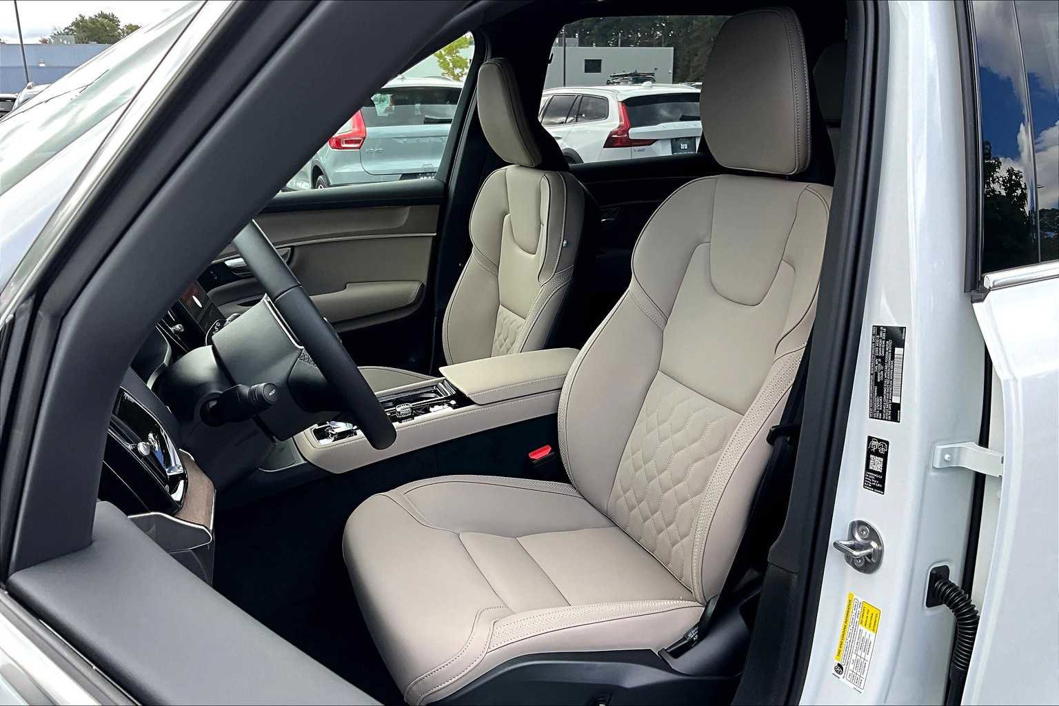 New 2026 Volvo XC90 B6 Plus image 13