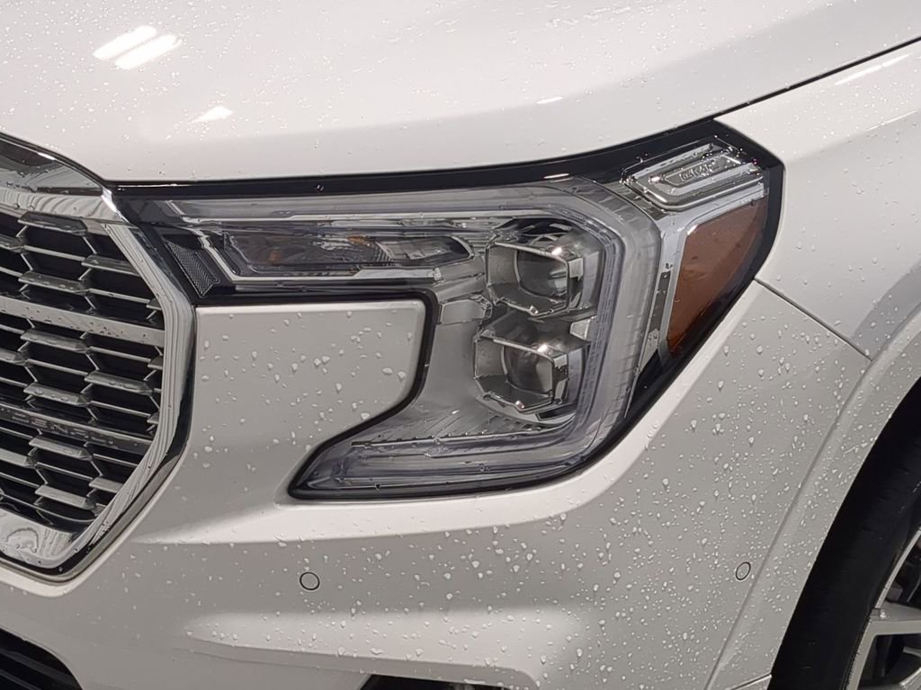 Used 2023 GMC Terrain Denali w/ Denali Premium Package image 11