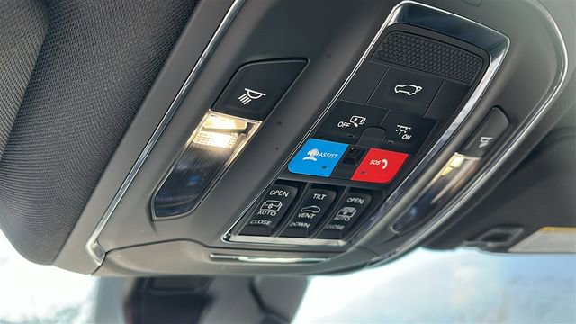 Used 2024 Jeep Grand Cherokee Limited image 21